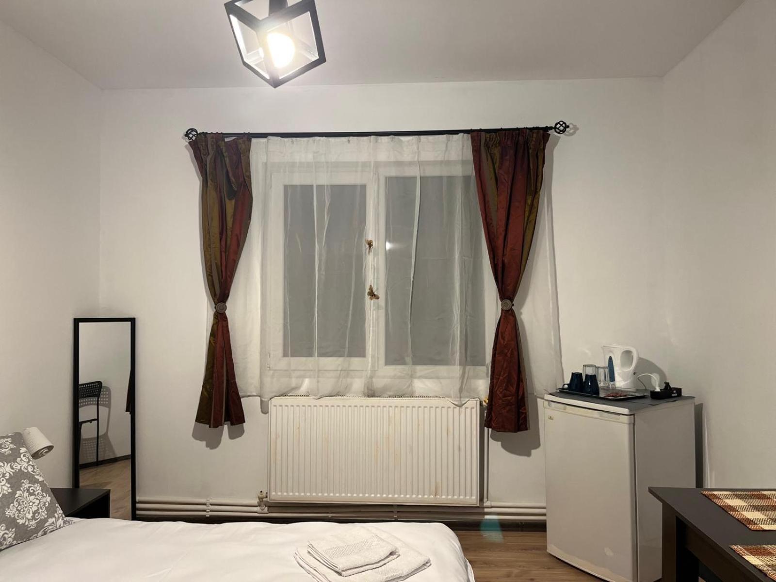 Steve Rooms Iasi Luaran gambar
