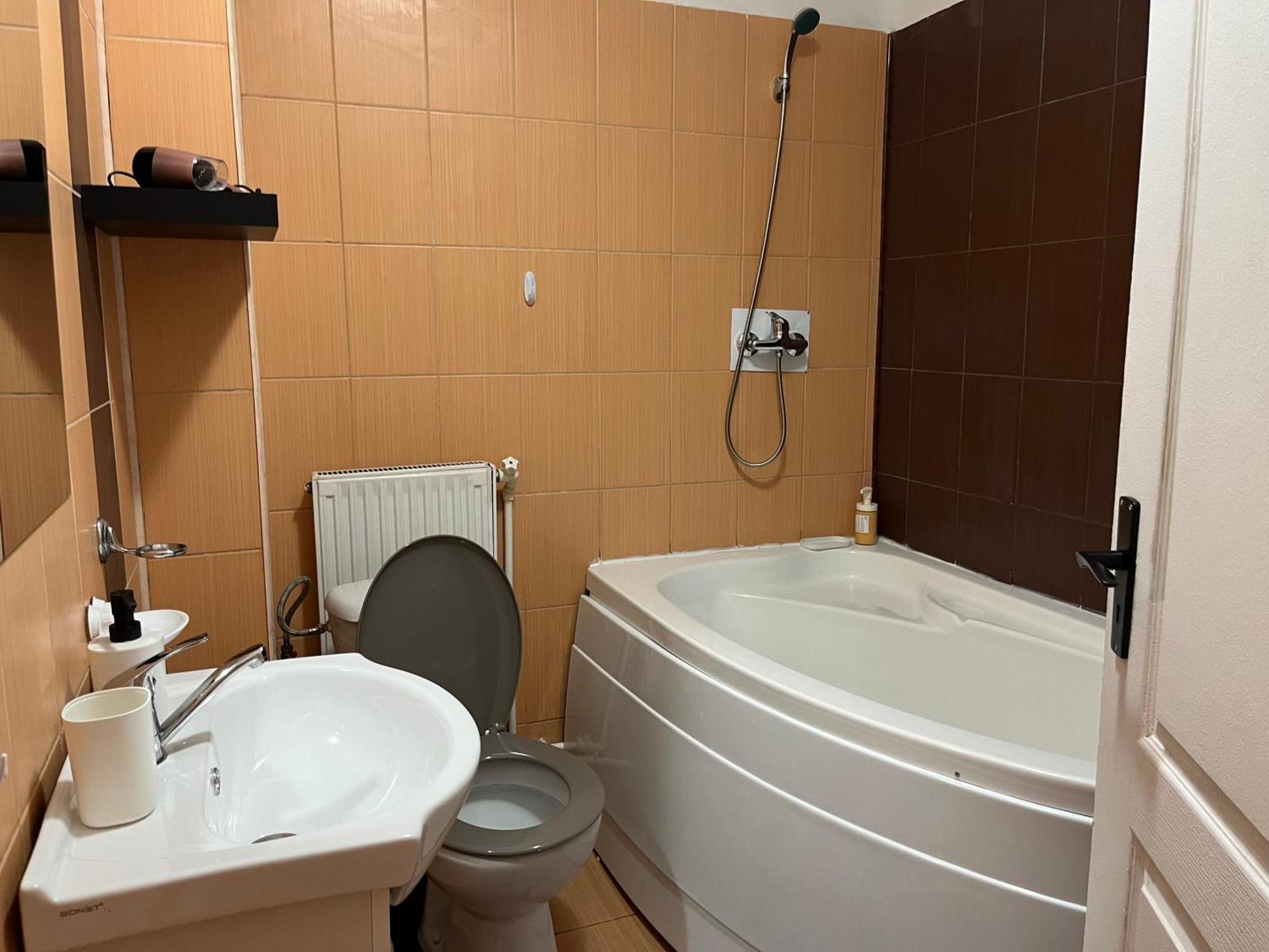 Steve Rooms Iasi Luaran gambar